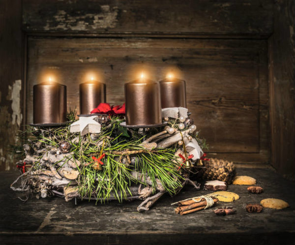 Deko Trends Weihnachten - rustikaler Adventskranz