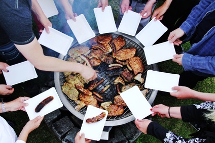 Mit dem richtigen Grill bewältigen Sie den Ansturm auf der nächsten Grillparty