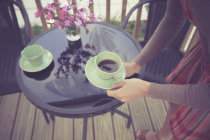Kaffee trinken auf der Terasse