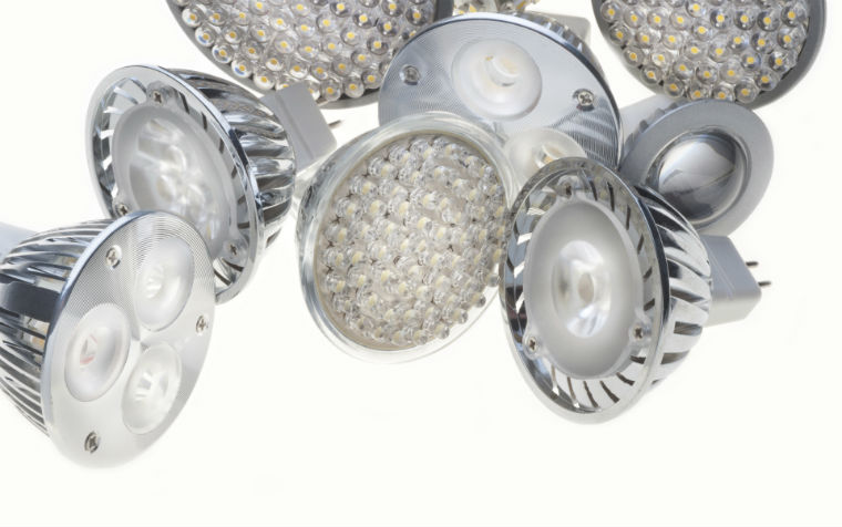 LED-Glühbirnen auf einem Haufen