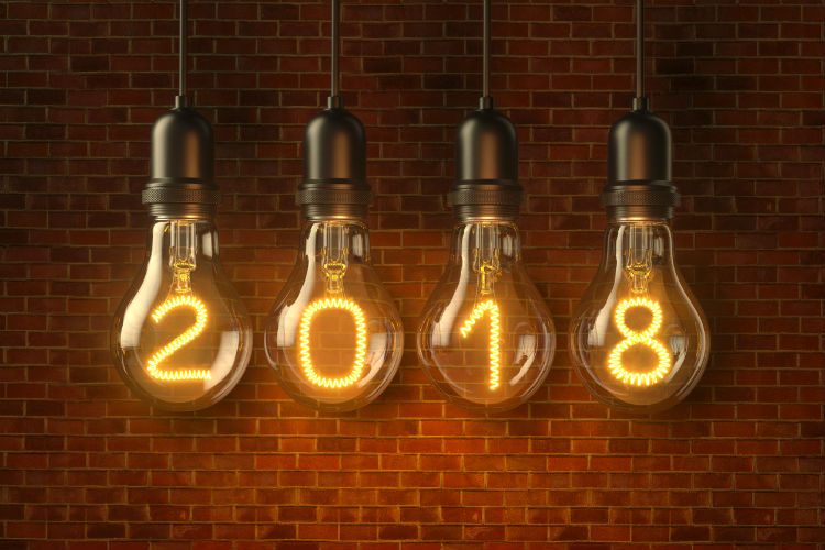 Lampentrends 2018 - Vier Glübirnen mit den Zahlen 2 0 1 8 als Leuchtdraht