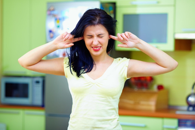 Lärm lässt sich durch einige sinnvolle Maßnahmen in der eigenen Wohnung vermeiden
