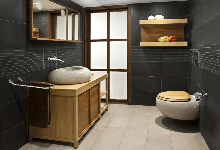 Modernes Badezimmer in schwarz