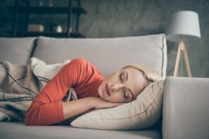 Vor- und Nachteile eines Schlafsofas mit Bettkasten