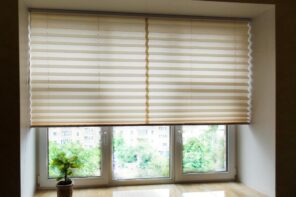 Raum abdunkeln: Das richtige Plissee für euer Fenster finden