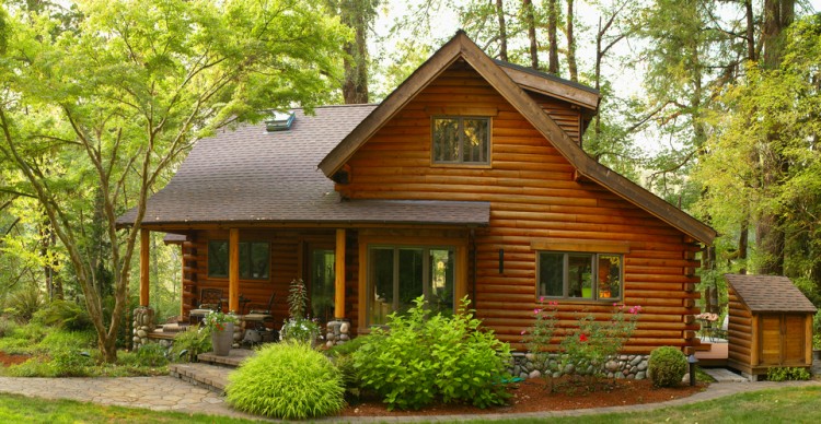 Ein Modernes Holzhaus im Wald